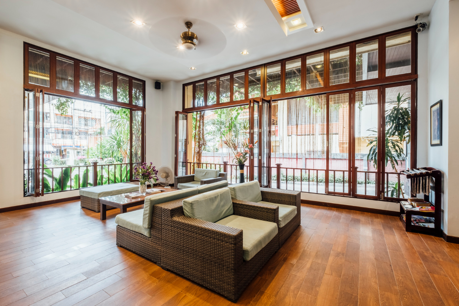 solid wood flooring dubai